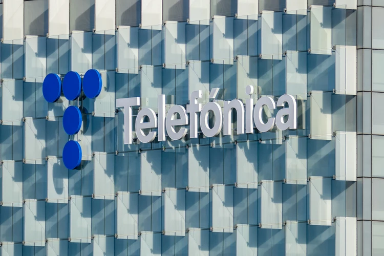Telefónica Slashes Dividend to Reinvest in Growth