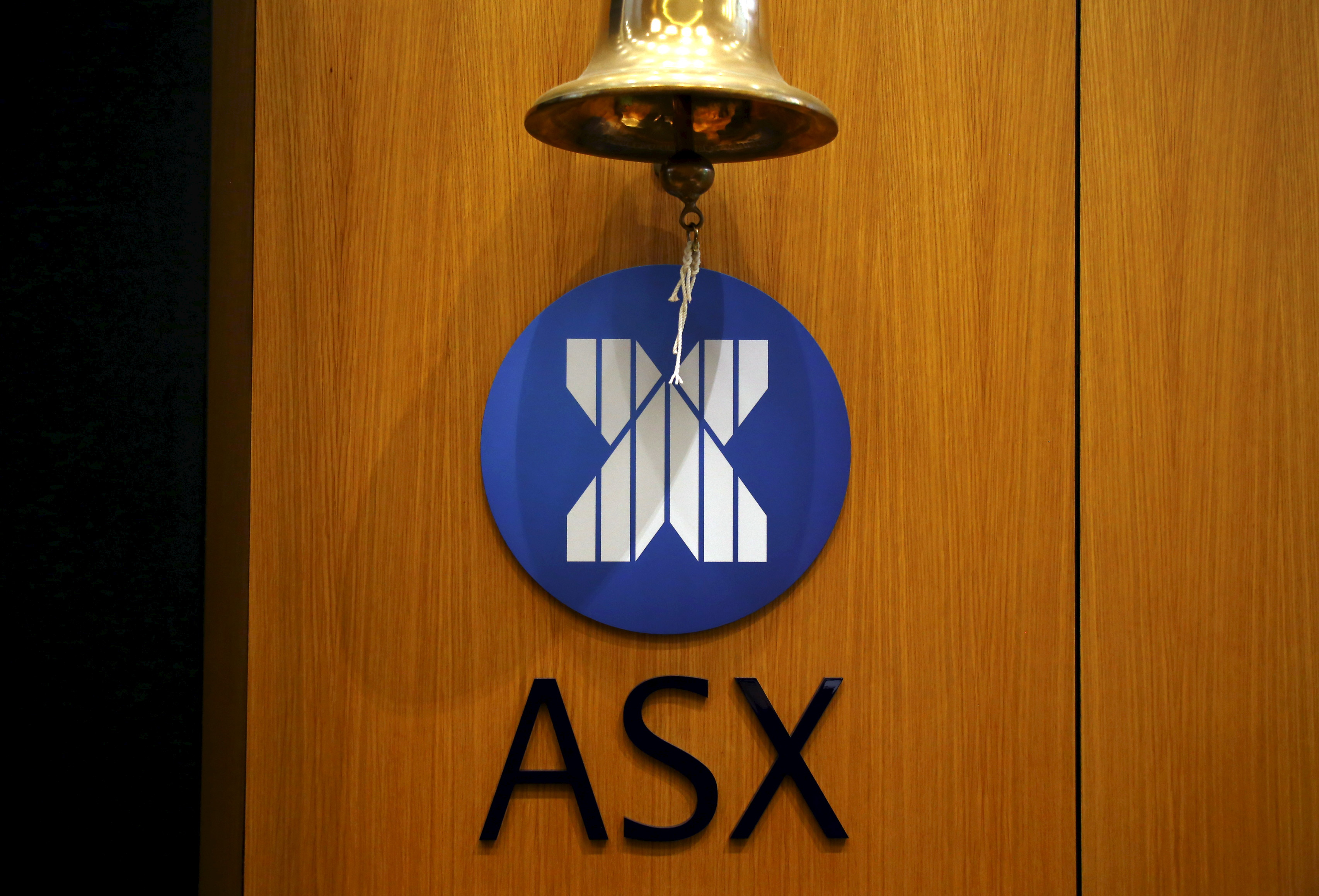 ASX lifts on trade de-escalation hopes