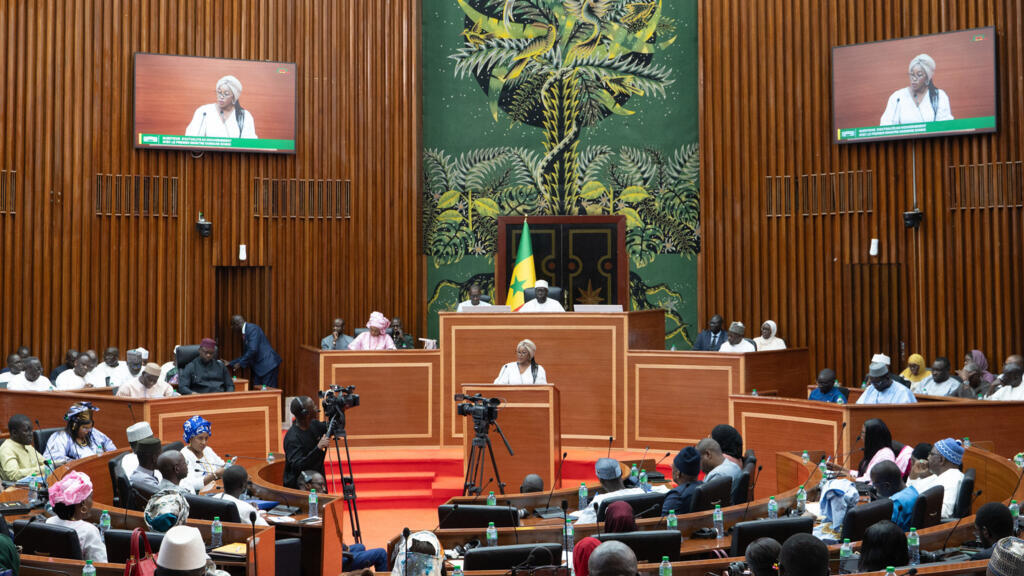 Dakar shifts funding mix toward local-currency markets