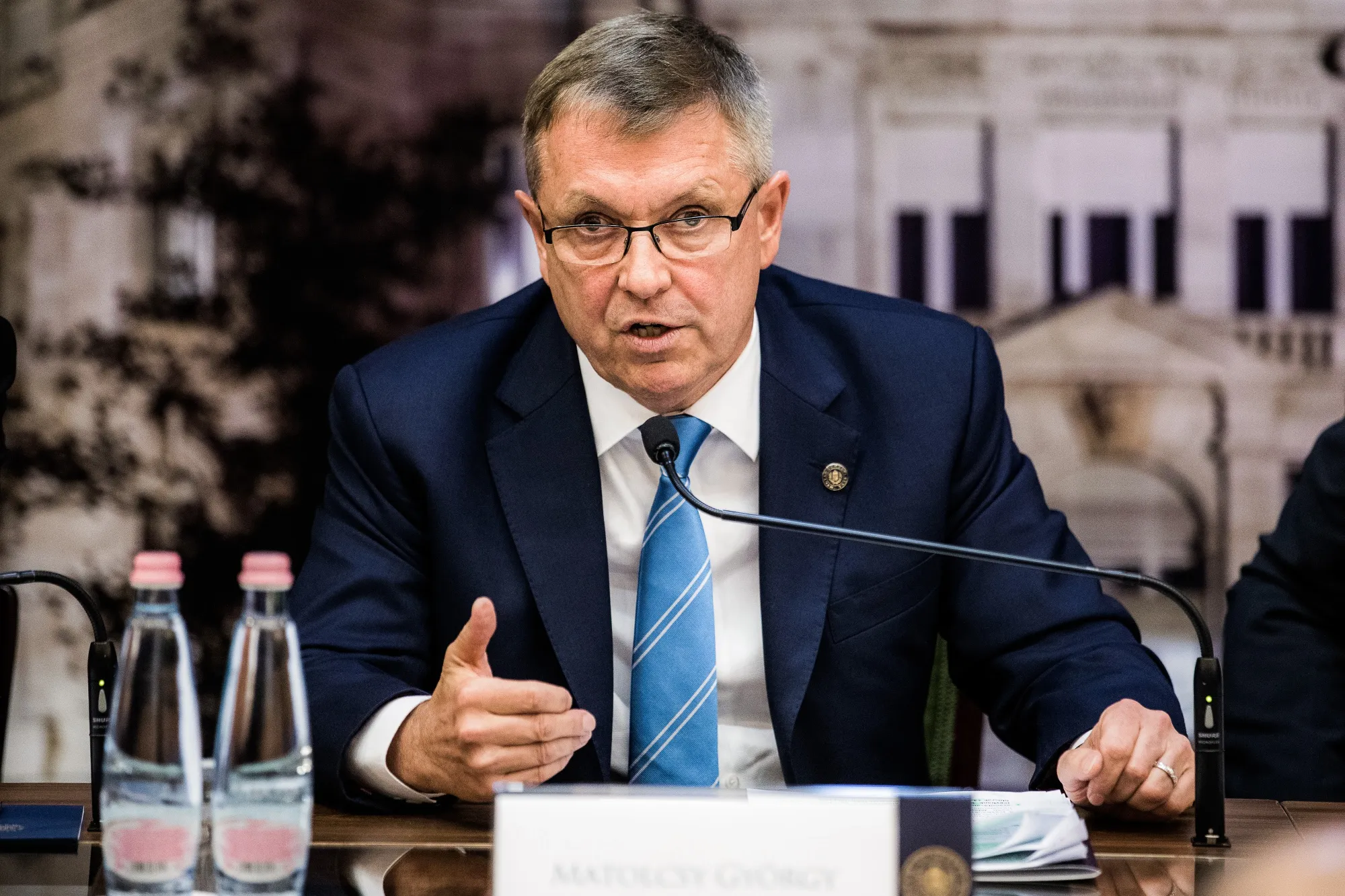 Hungary Holds Rates, Signals Cautious Path