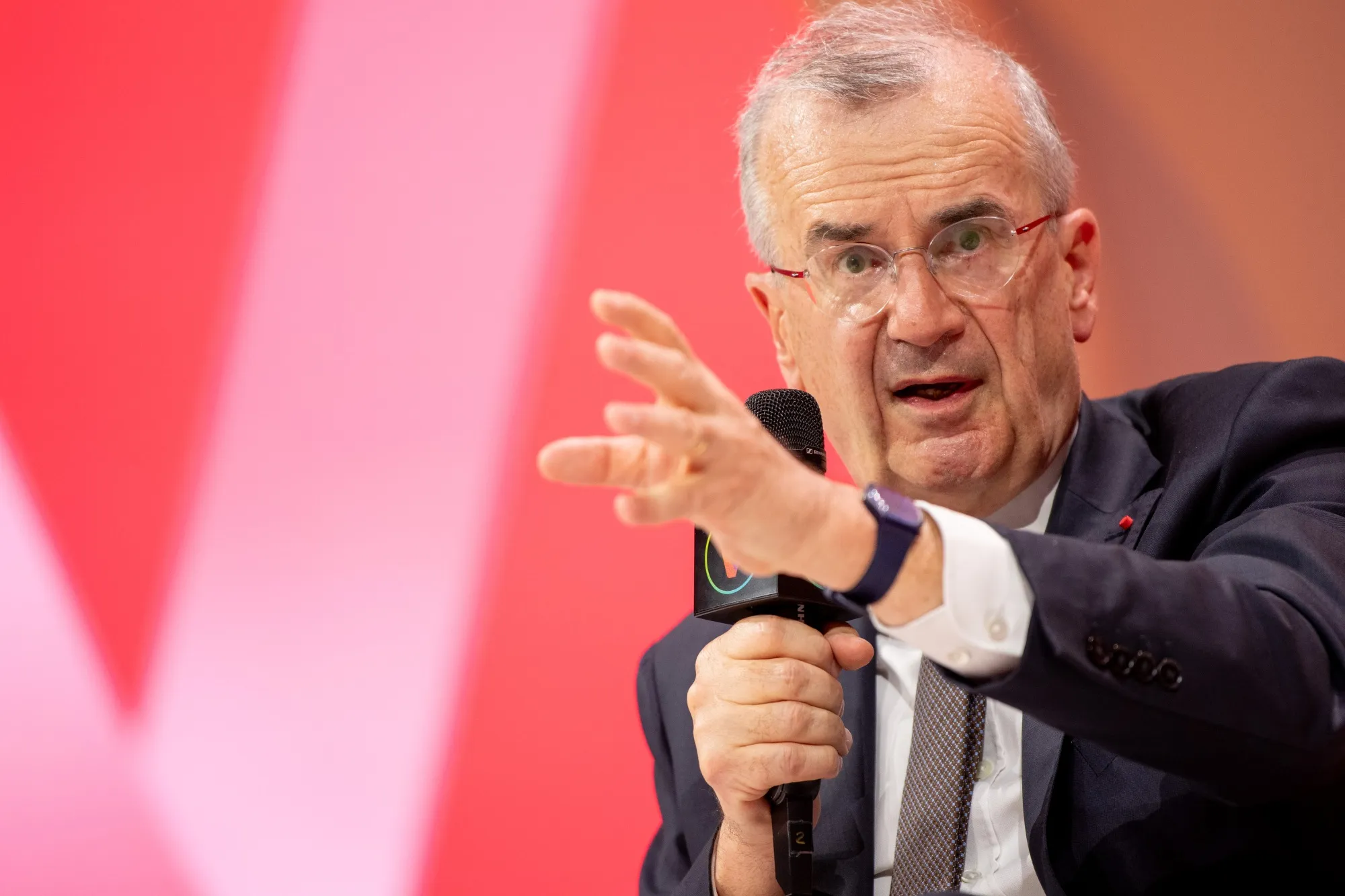 Political uncertainty dampens France’s fragile Q4 recovery